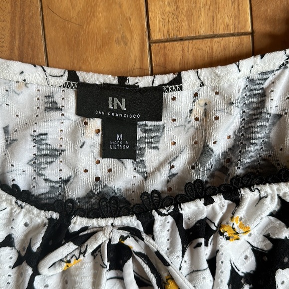 Adorable daisy sundress - Picture 5 of 7